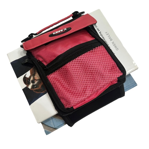 Case It Book Holder & Crossbody - Picture 6 of 7